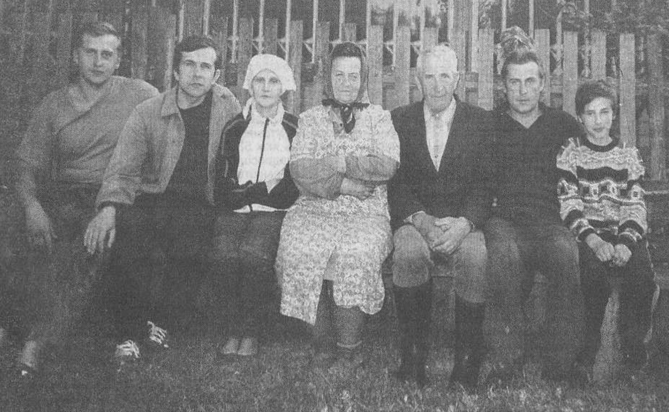 Леонид и Римма Ерошенко, и их дети - Сергей, Александр, Валентина, Пётр и внук Леонид