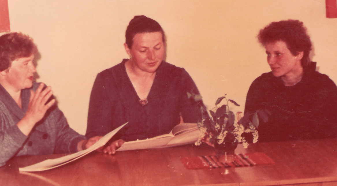 Кравцова М.В. (в центре) со своими коллегами (слева направо) А.К. Клюшниковой и Н.П. Ковалёвой