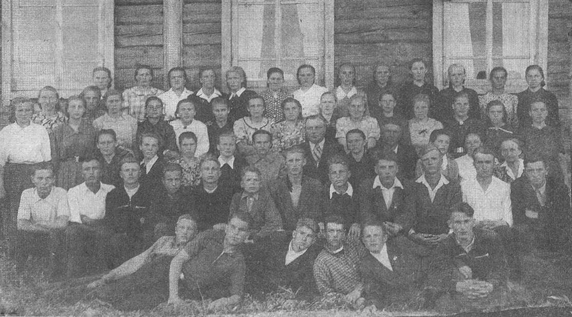 Первый выпуск Бохановской СШ. Директор Куксенков А.Е.