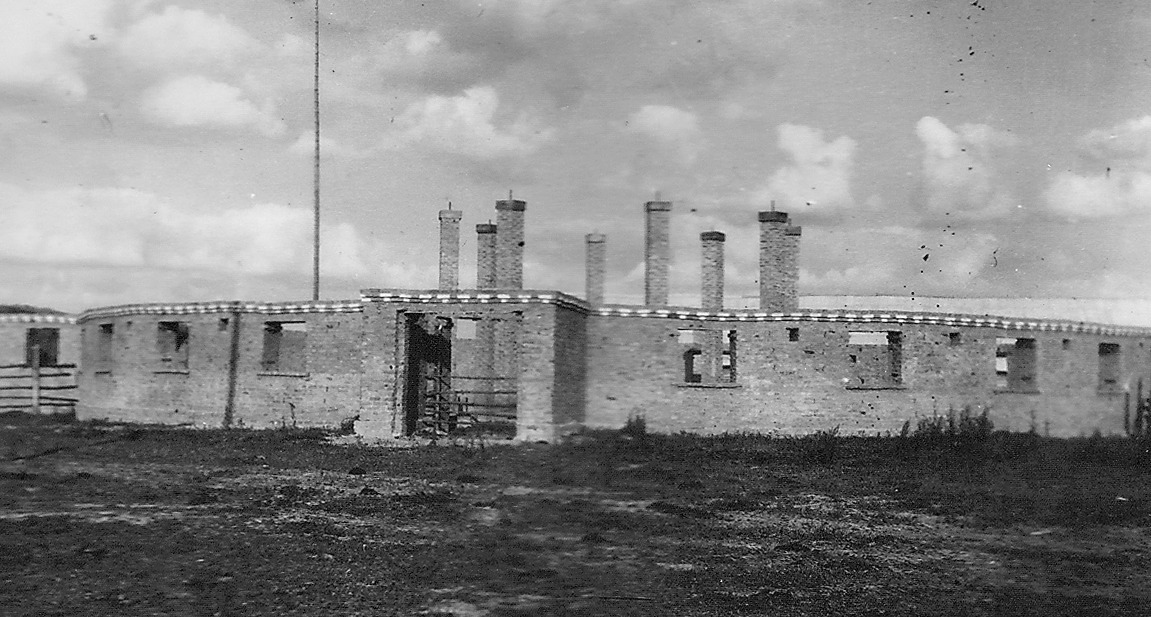 Незаконченное строительство круглого коровника. 1959 год