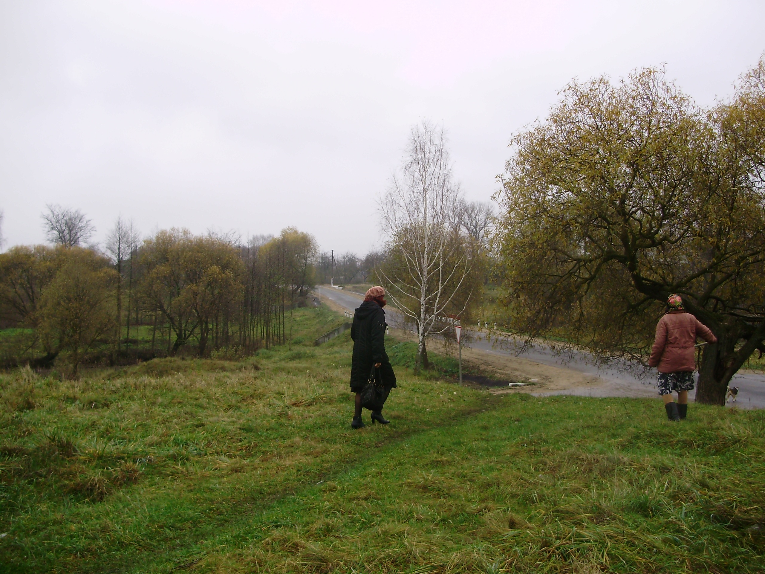 Здесь стоял дом отца Николая, а внизу - кухня