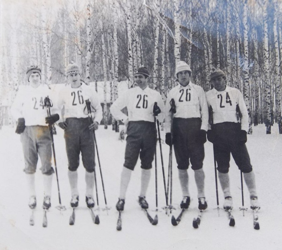 Ильюшкин А.  Второй слева. Конец 60-х - начало 70-х