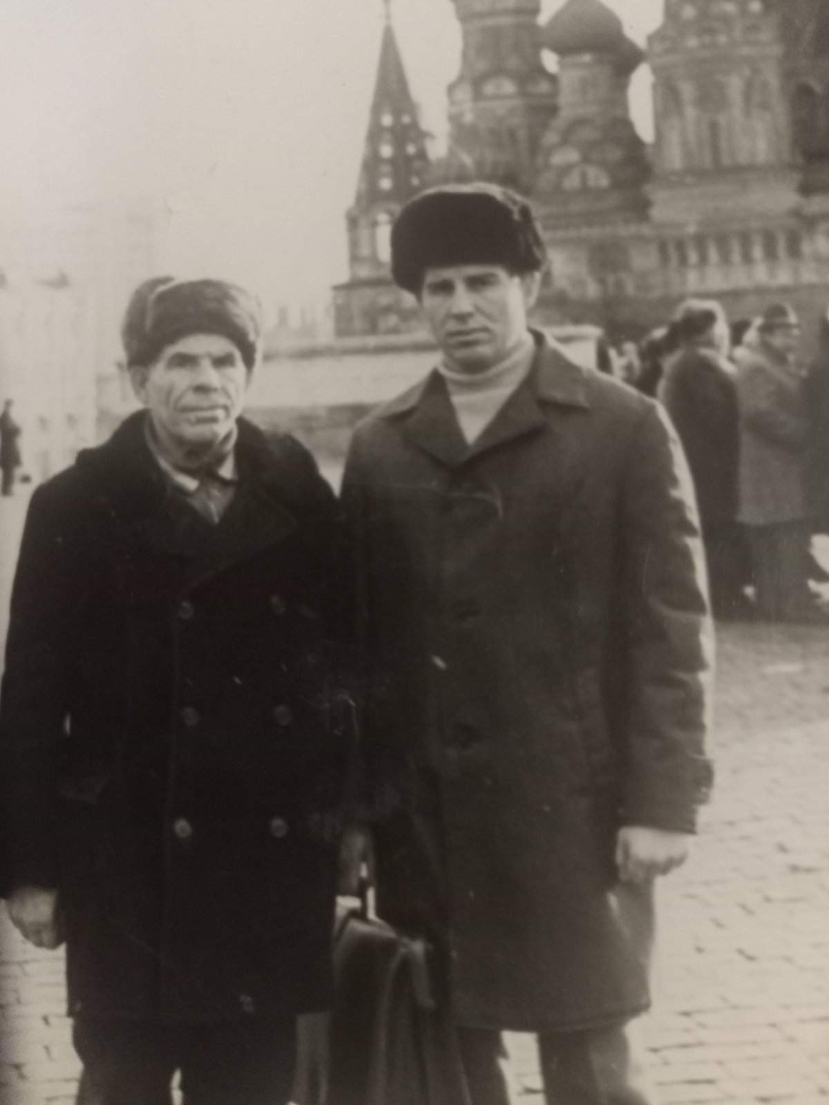 Александр Иванович с отцом на Красной площади
